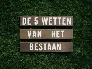 De 5 Spirituele Wetten Van Het Bestaan in de Metafysica