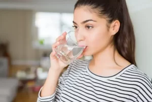 Hoeveel Water Moet Ik Drinken Op Een Dag?