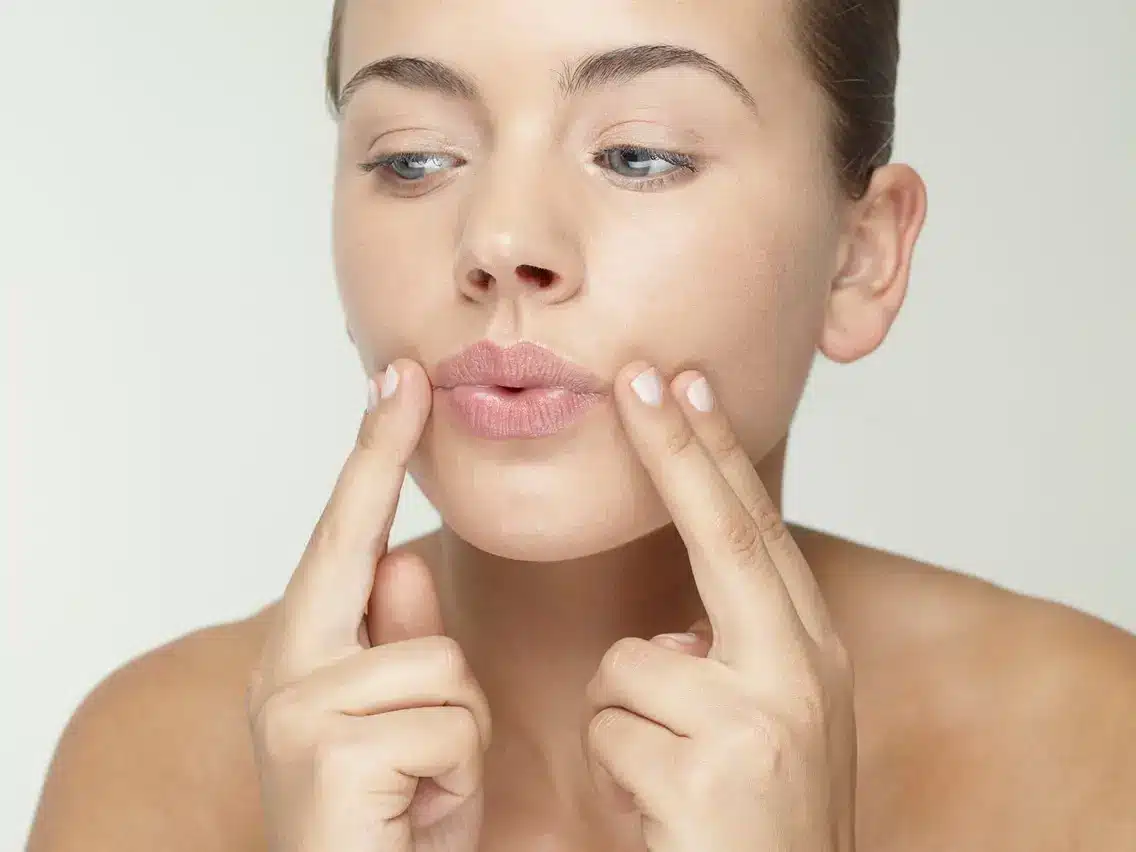 Gezichtsyoga: Transformeer Je Huid met Oefeningen, Ervaringen en Resultaten - Een Complete Gids